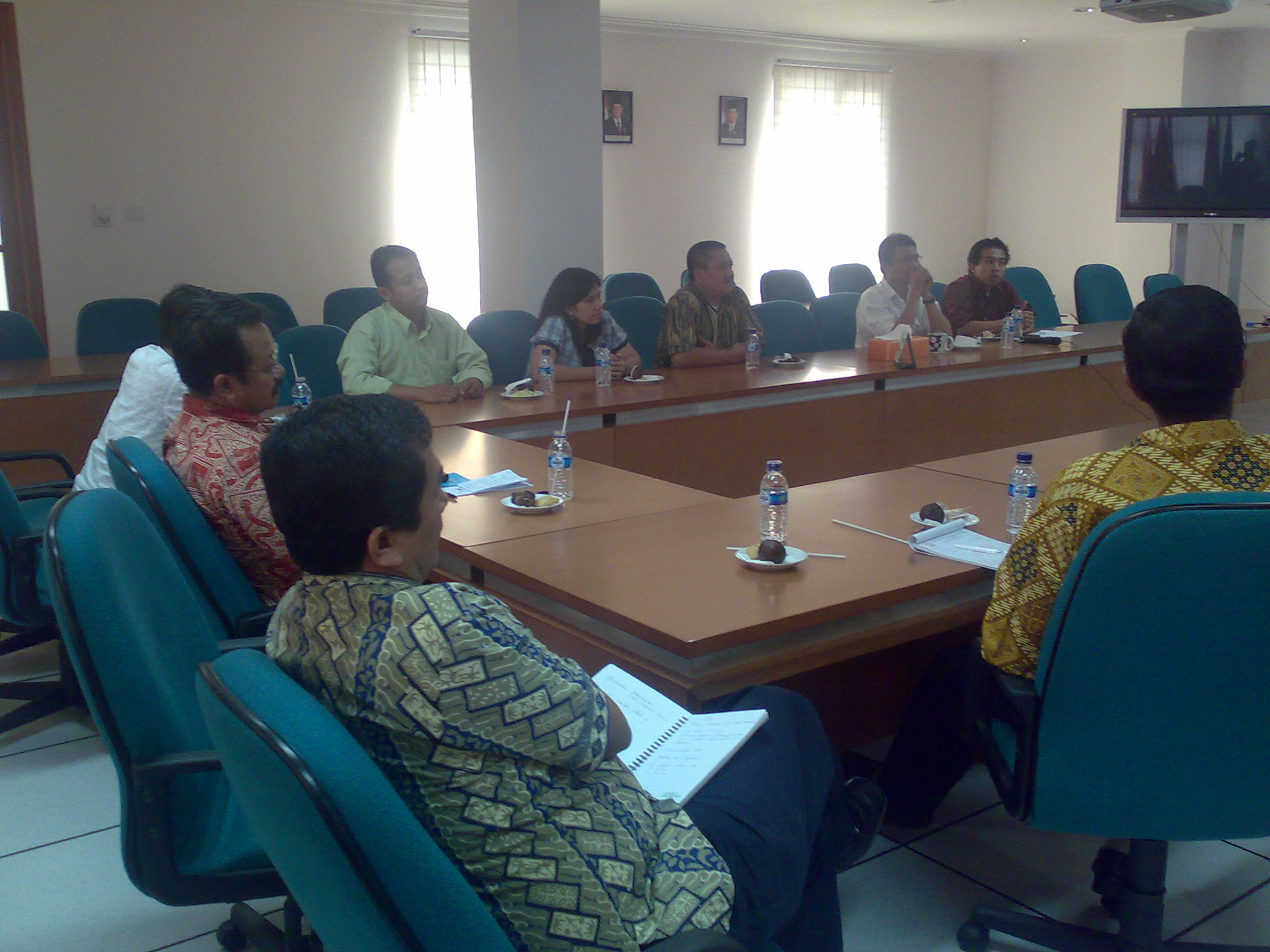 Pimpinan dan Staf SEAMOLEC sedang mendengarkan hasil Audit