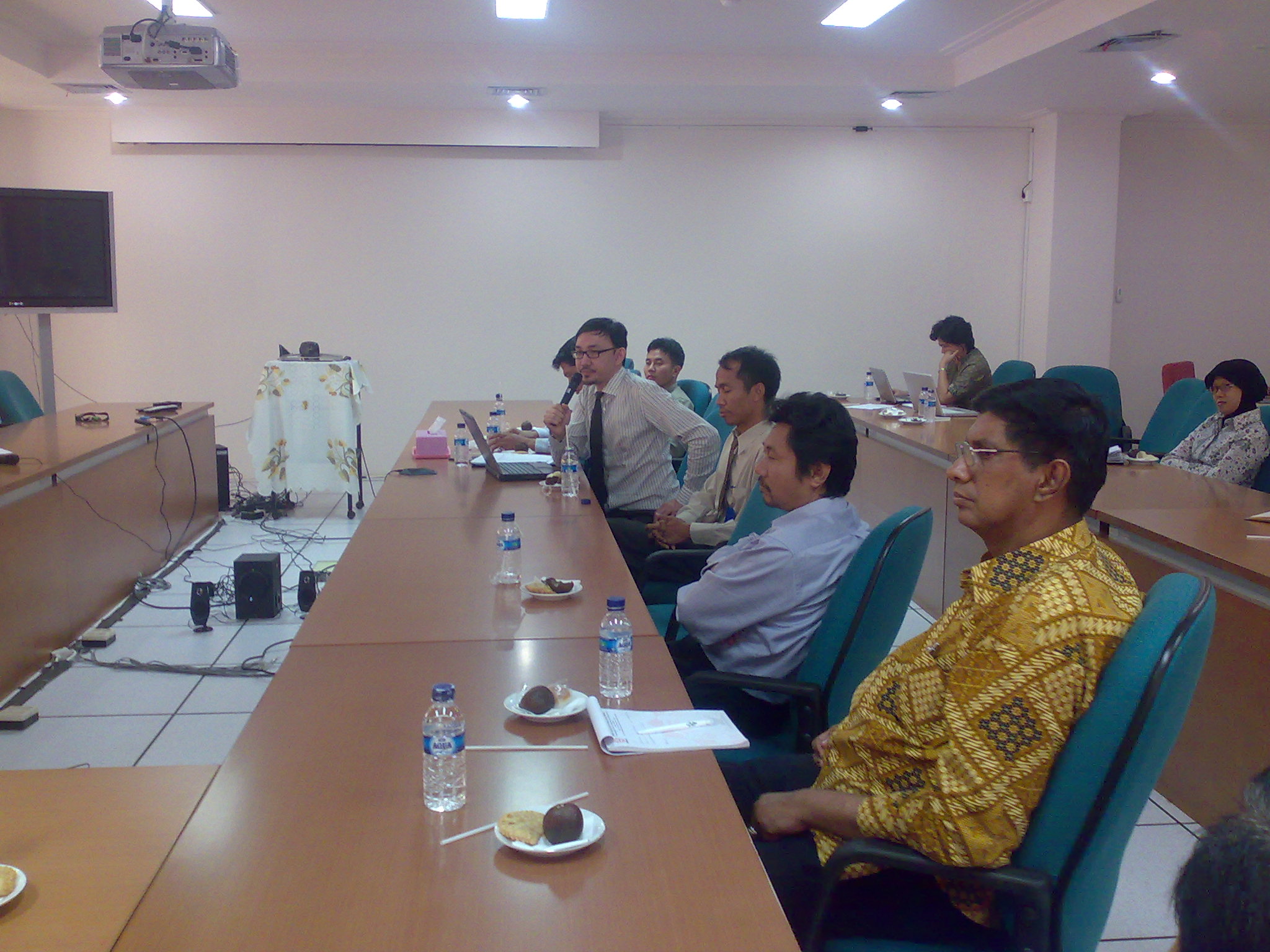 Pimpinan Auditor sedang mengumumkan hasil audit
